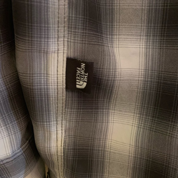 The north face vented plaid button down shirt - Picture 3 of 6